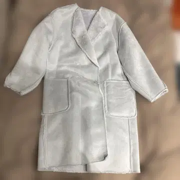 라이트 그레이 무스탕 코트