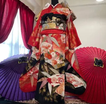 후리소데 빨간색과 블랙 잉어 무늬