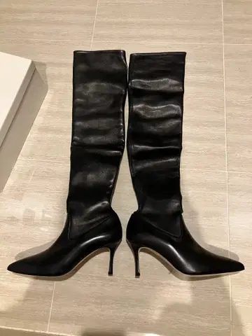 새상품 마놀로 블라닉 니하이 스트레치 롱 부츠 38 하프 블랙 천연 가죽
