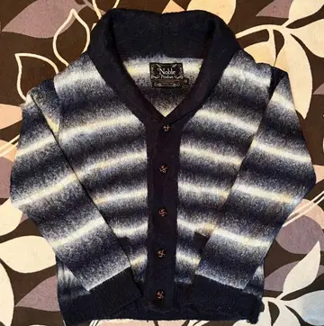 Noble Product 니트 보더 샤기 귀갑 버튼 스웨터