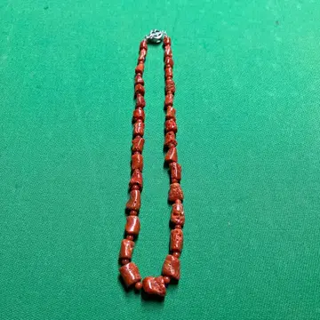 빨간색 코랄 비즈 목걸이