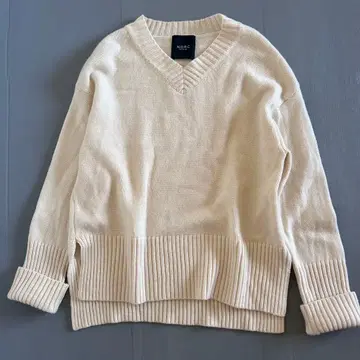 NORC 캐시미어 혼방 울 스웨터 리브 V넥 화이트 계열