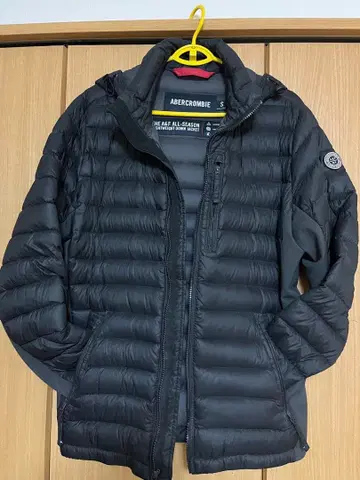 ABERCROMBIE 블랙 다운 자켓 S