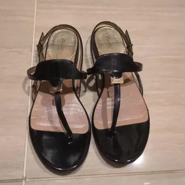 [ EMPORIO ARMANI ] 블랙 샌들 골드 버클