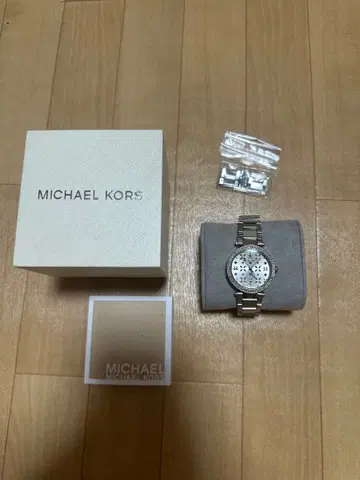 MICHAEL KORS 실버 손목시계