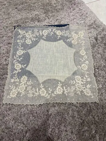 벨기에제 꽃무늬 레이스 손수건 Rococo