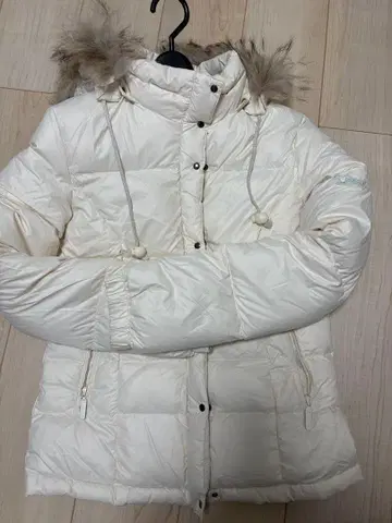 Bear 화이트 다운 자켓 후드 부착