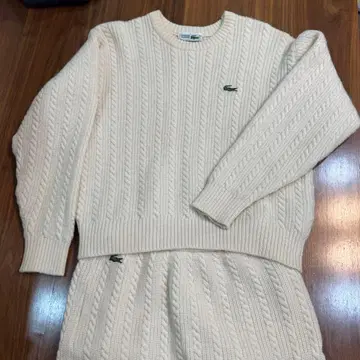Lacoste 스커트와 긴팔 니트 세트
