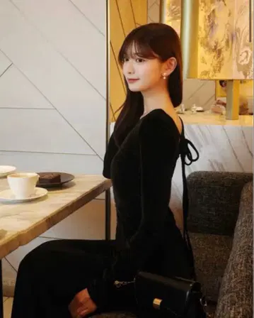 [ 새상품 ] 백 오픈 벨로아 원피스