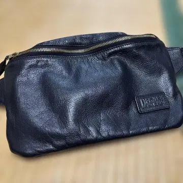 DEGNER 가죽 바디백 블랙