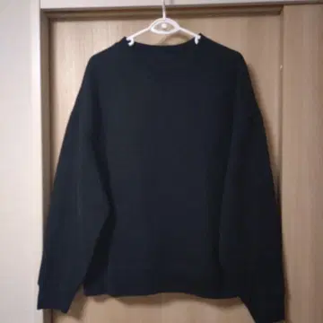 GAP V 가제트 블랙 크루넥 맨투맨