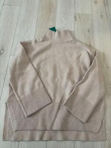 새상품 H&M 터틀넥 스웨터