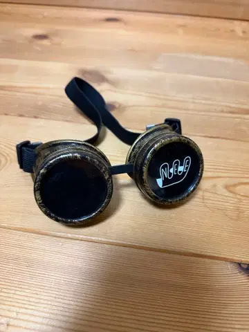 NEE 보키의 고글