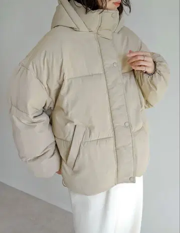 베이지 페이크 다운 자켓 M 사이즈