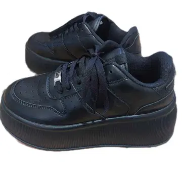 블랙 플랫폼 통굽 스니커즈 (블랙) 미사용급 24cm