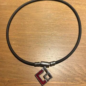 다이아몬드형 펜던트 목걸이