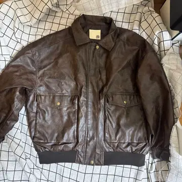 다크 브라운 가죽 자켓