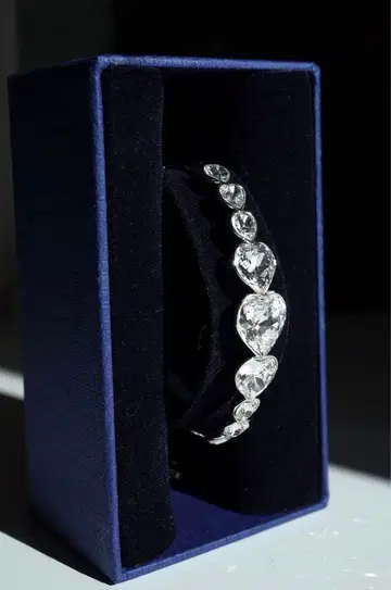 스와로브스키 SWAROVSKI 크리스탈 하트 모티브 팔찌