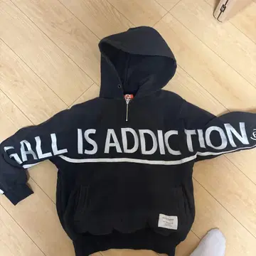 GALL IS ADDICTION 후드 부착 후드티 다크 그레이