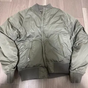 MA-1 스타일 패딩 자켓 올리브