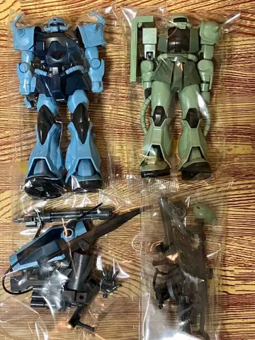 HG 구프 커스텀, 자쿠 완성품 2체 세트