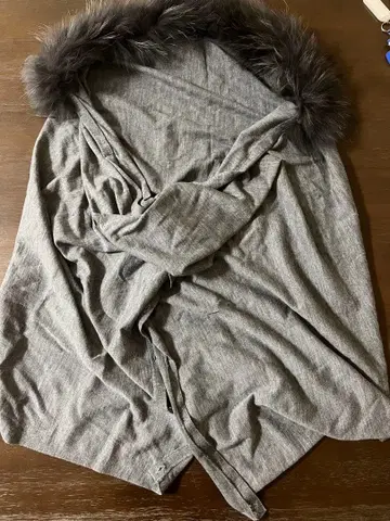 [ 새상품급 거의 미사용 ] 23구 그레이 숄 ( 퍼 포함 )