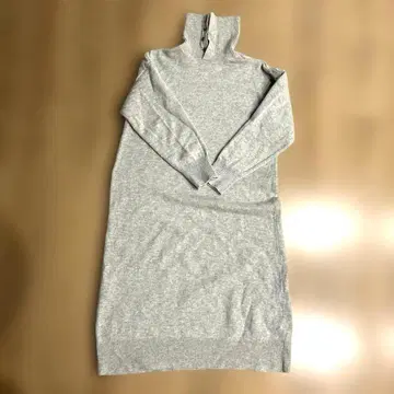 23구 SLOW 그레이 옷깃 4개 버튼 니트 원피스