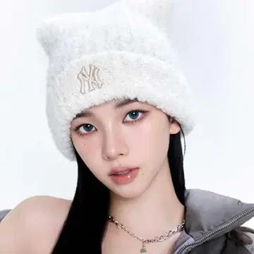 [ 새상품 ] 카리나 착용 MLB KOREA 고양이 귀 니트 모자 화이트