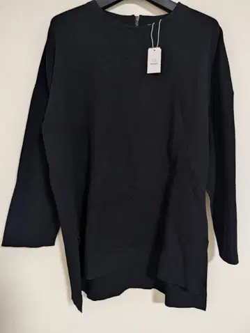 [ 미사용 새상품 ] 자유구 블랙 니트 긴팔 상의 슬릿 디자인 워셔블