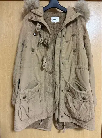 OZOC 더블 지퍼 퍼 포함 베이지 모즈 코트