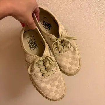 VANS 베이지 체커 패턴 스니커즈