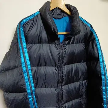 유니클로 PREMIUM 다운 자켓 XL 사이즈 블랙