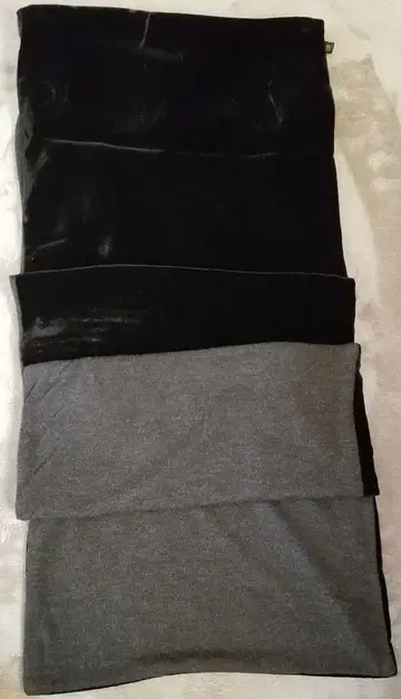 잔프랑코 페레 벨벳과 맨투맨 소재의 스톨