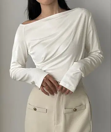 (Louere) 원숄더 드레이프 티셔츠 크림