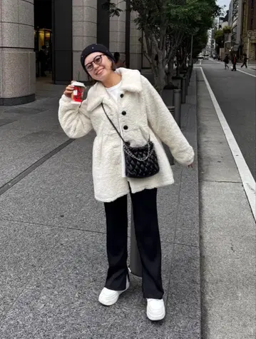 프로즈베일* [ MOMO ] 사이드 슬릿 컷 리브 플레어 팬츠