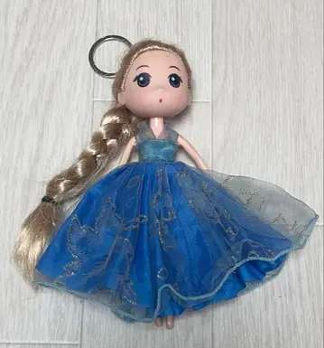 파란 드레스의 귀여운 인형 키링 포함