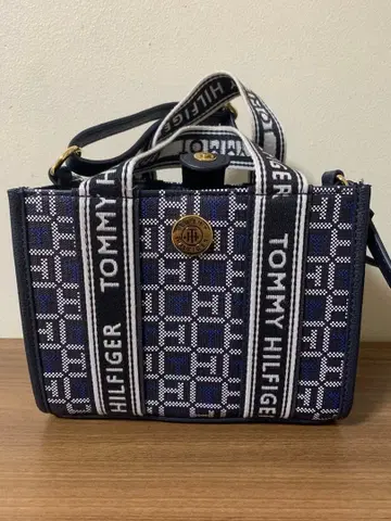 TOMMY HILFIGER 네이비 핸드백