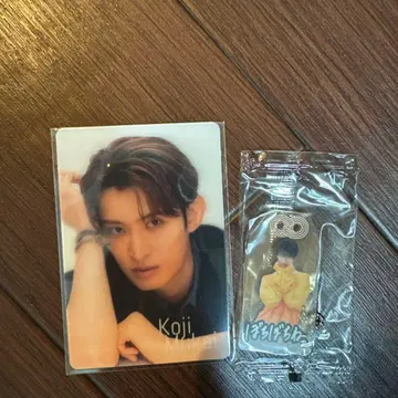 Snow Man 무카이 코지 힐끔 보기 카드 & 부적 키링 세트