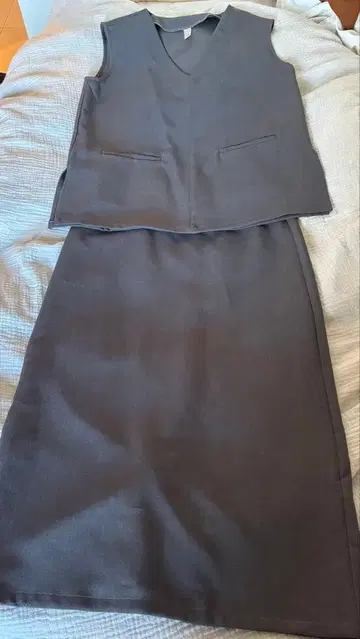 셋업 그레이 롱 스커트 베스트 슬리브리스