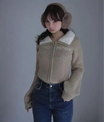 andmary Mary 로고 집 탑 니트 베이지