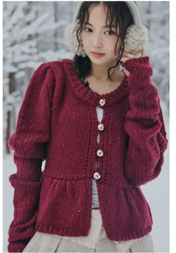 Andequal (안데퀄) 골드 버튼 퍼프 슬리브 니트