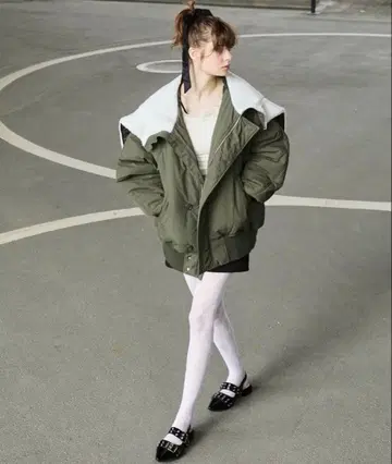 후드 부착 다운 자켓 올리브 색상 프리 사이즈