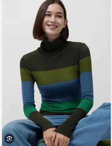 새상품 유니클로 프린세스 탐탐 히트텍 심리스 리브 터틀넥 T