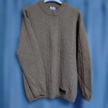 쿠레쥬 베이지 케이블 짜임 스웨터