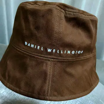 DANIEL WELLINGTON 버킷햇 브라운