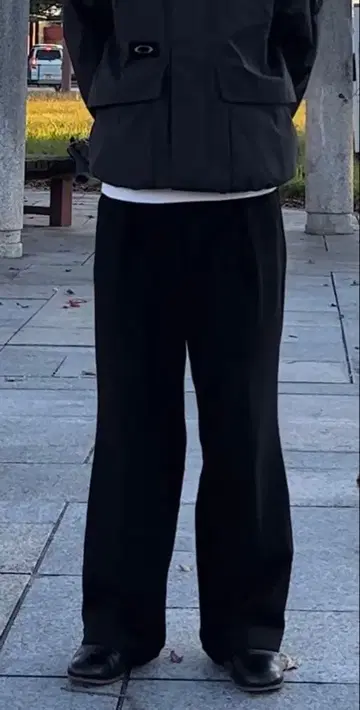 soerte 2 턱 와이드 스트레이트 트라우저 블랙