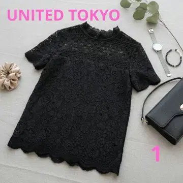 UNITED TOKYO 꽃무늬 레이스 하이넥 상의 블랙 티어드 프릴