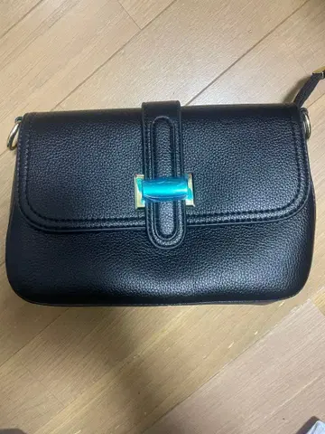 블랙 가죽 숄더백