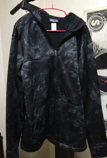 patagonia 블랙 카모플라쥬 집업 후드티 M