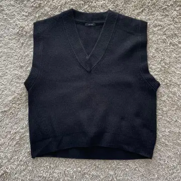 새상품급 저널 스탠다드 블랙 V넥 니트 베스트